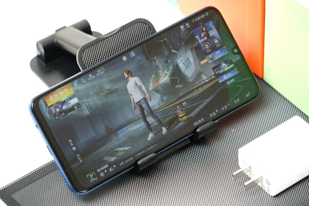 荣耀畅玩30plus测评黑色,荣耀畅玩30plus官方售价5g