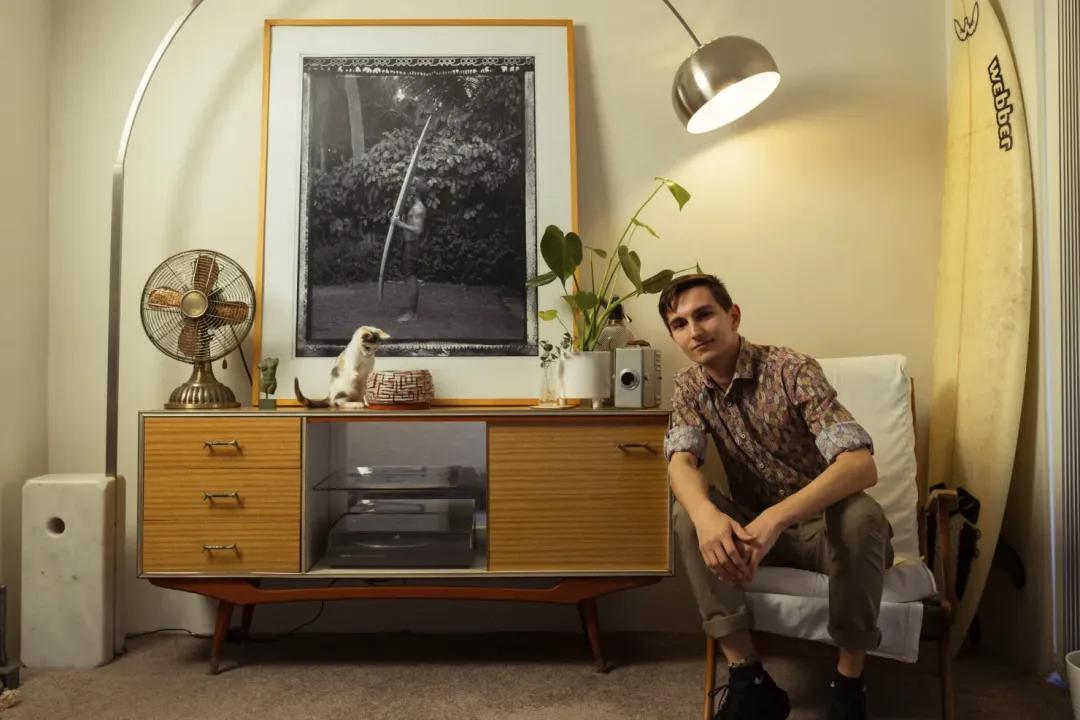 小哥为省钱在悉尼捡垃圾，年赚2万澳币，名包手机电脑随地捡？