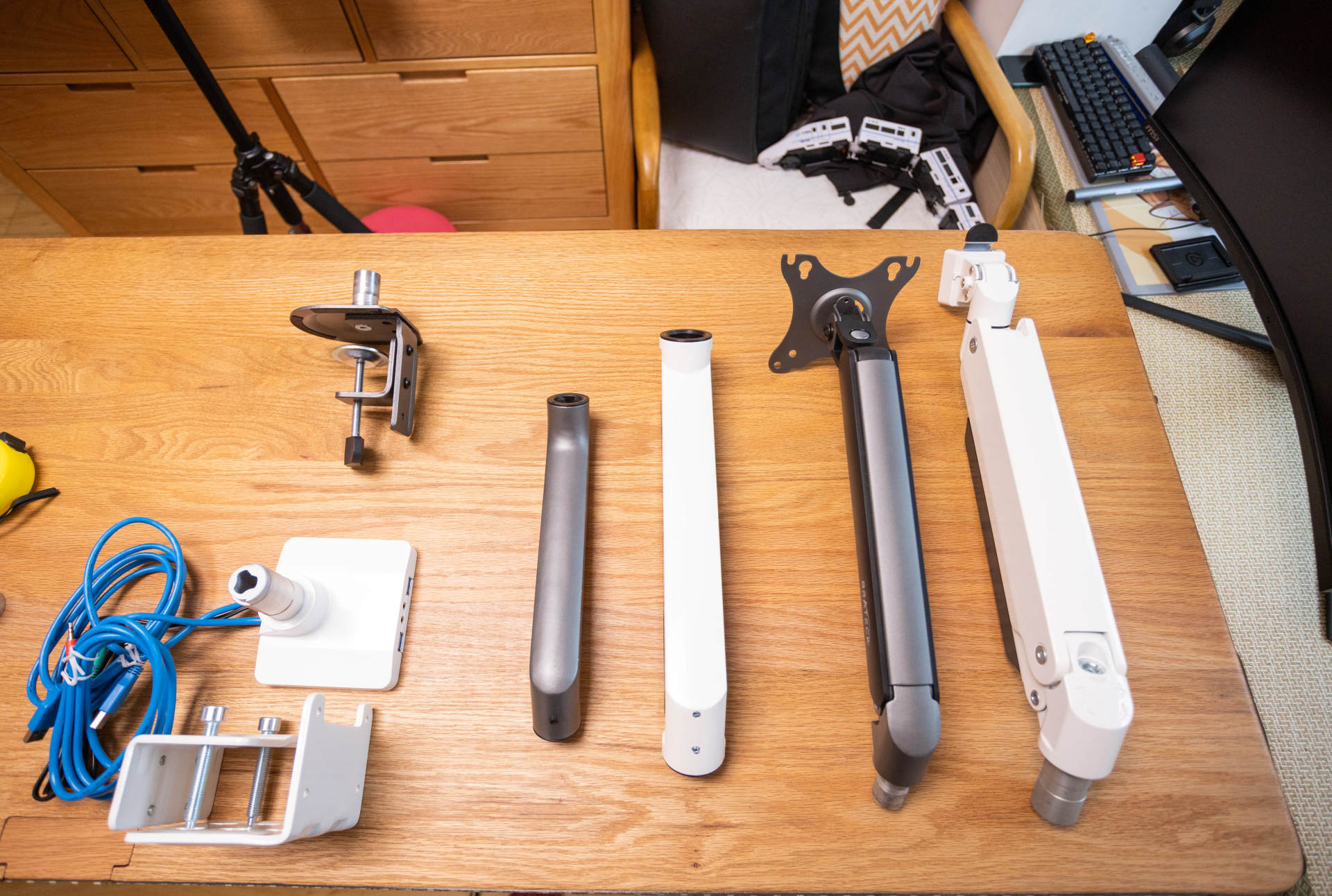 23.8英寸显示器桌面效果,桌面1.3米扩展显示器