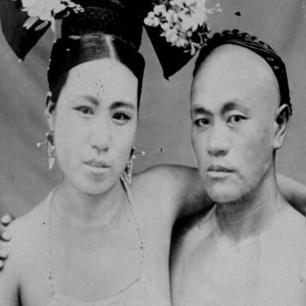 日军兽行：当着男人的面玷污了女儿，临走还残忍割下妻子乳房