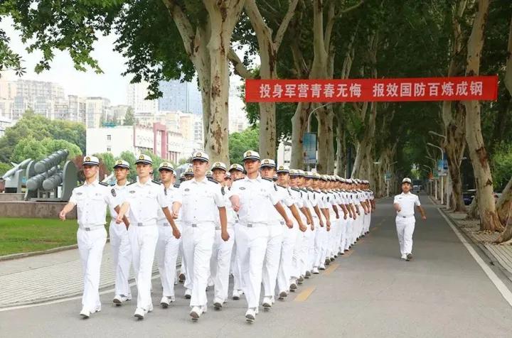 足球解说员贺炜认清生活的真相,足球解说员贺炜毕业哪所大学