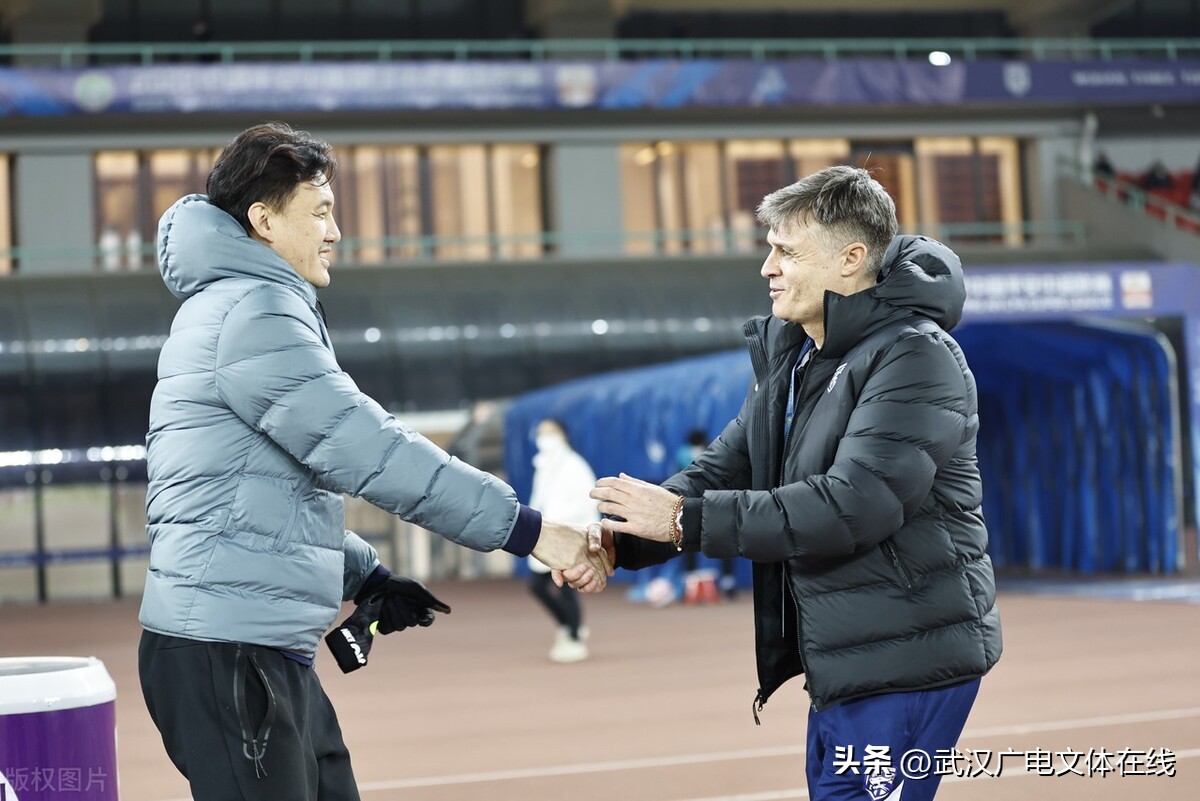 涓诲姏涓崼,姝︽眽涓夐晣澶囨垬浜氬啝棣栨垬鍔涗簤涓夊垎