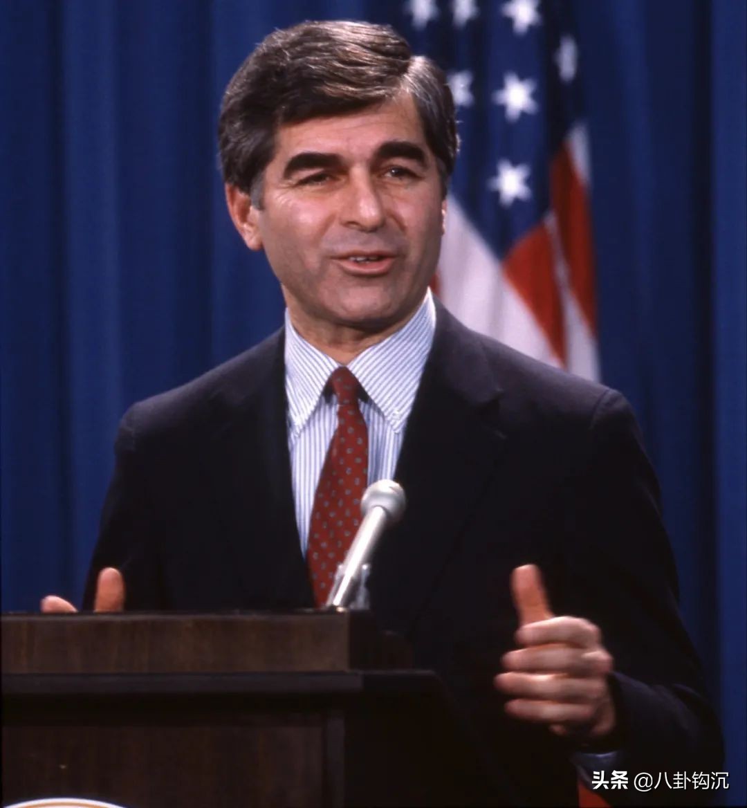 他打造了美国政治史最脏竞选，却被命运掐断了脖子