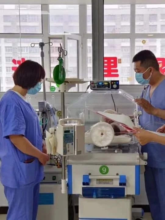 早产婴儿出生8.2斤正常吗,早产儿出生体重1.6公斤