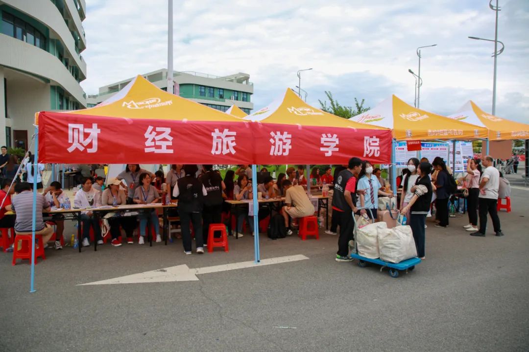 满“新”欢喜！长江职业学院喜迎2023新生！