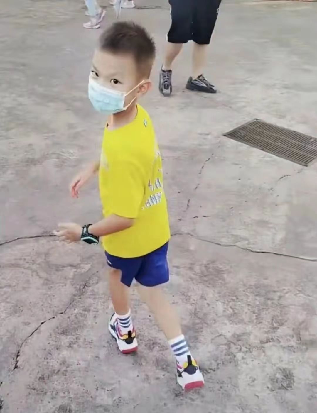 林丹夫妻同框暴露真实身高差,林丹一家5口照片图文