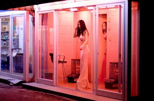 韩国色情行业发展史,多年扫黄却越扫越黄,女星成为财阀手中玩物