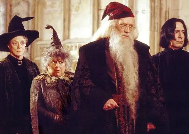 好莱坞英雄主义电影文化解析,简述当代好莱坞电影的产生与发展