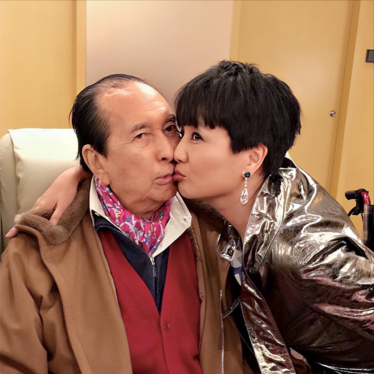 黎婉华和蓝琼缨讣告的区别,赌王二太蓝琼缨将会葬在哪里