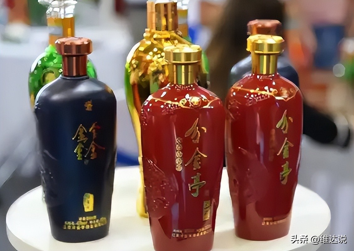 上海*迁拆**户办喜宴，山东一家3口前去吃席，随礼999入席惊呼：豪横