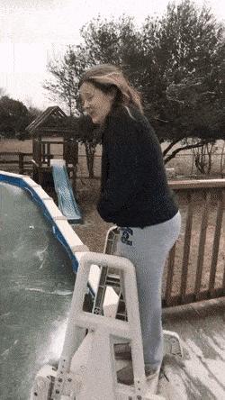 上课衣服穿反怎么办,上课忘记穿裤子该怎么办