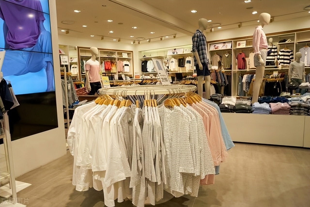 上海服装店照明设计,服装店工业风照明