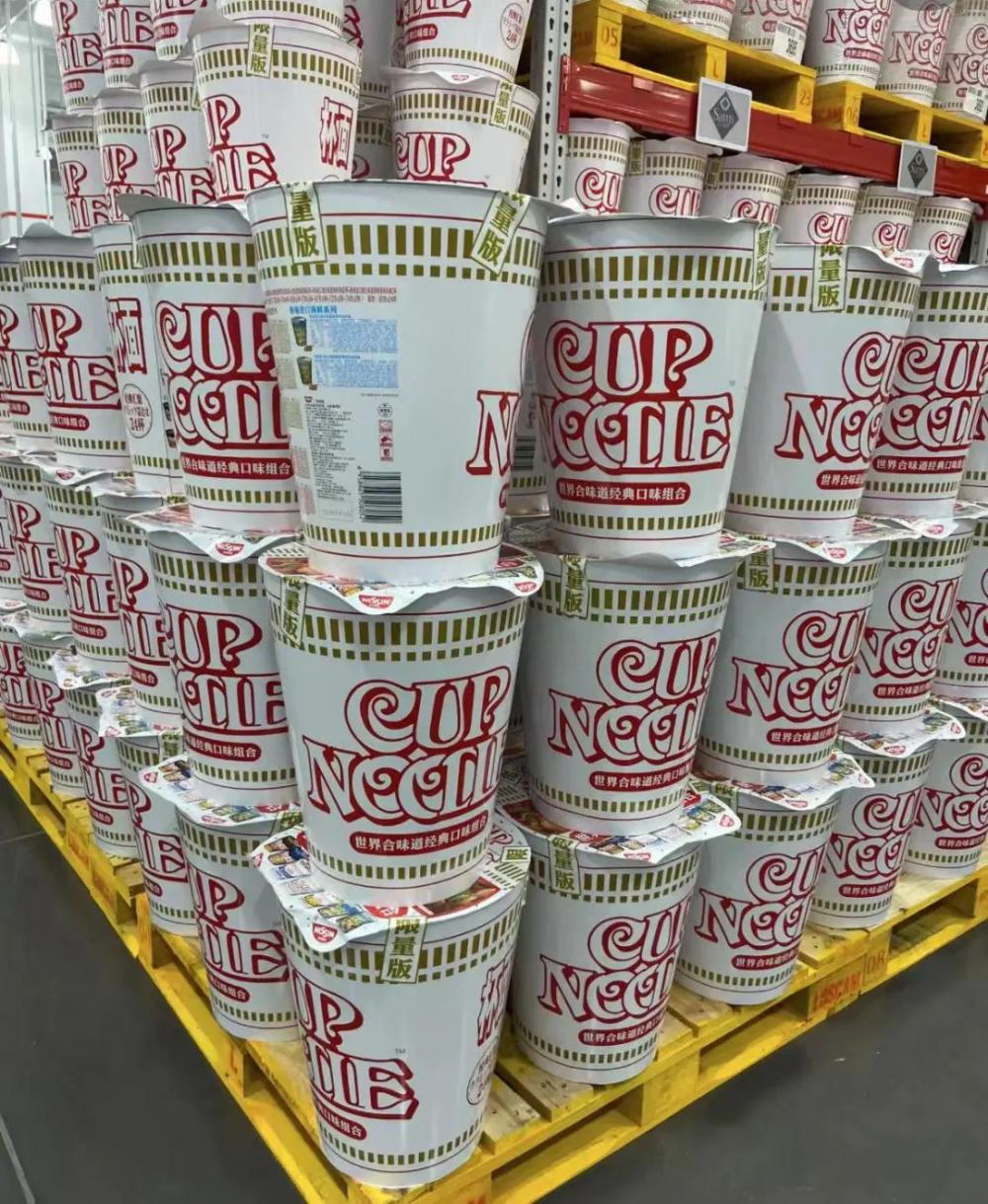 山姆巨型泡面桶遭哄抢,山姆限量泡面桶被炒至99元一桶