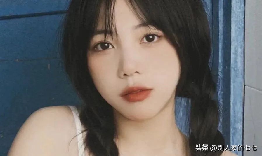 女人暗恋你才会有这5个行为表现,女人暗恋你才会有的表现