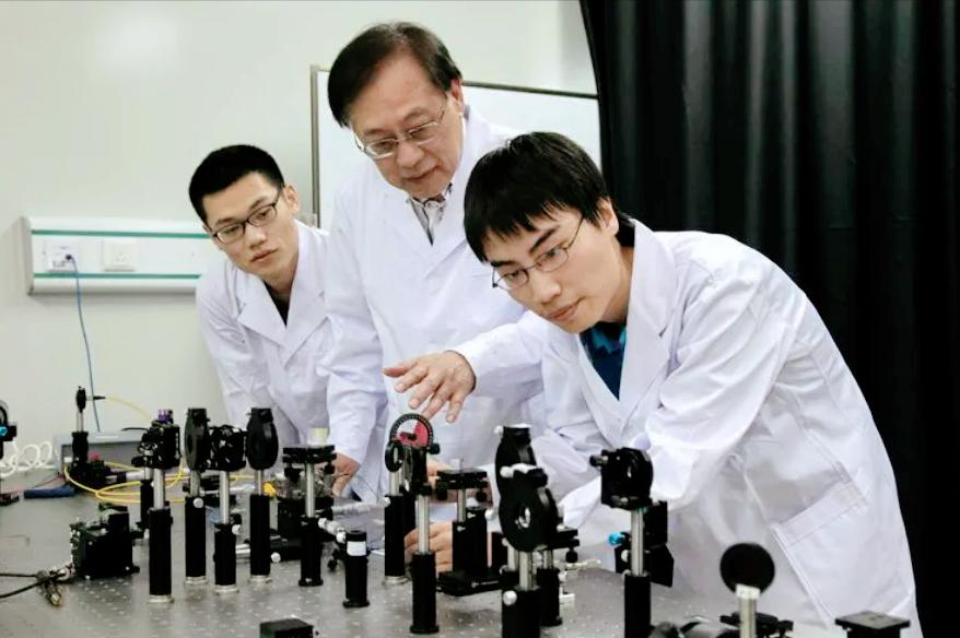 钱学森力学班和姚期智班哪个厉害,姚期智和钱学森合影