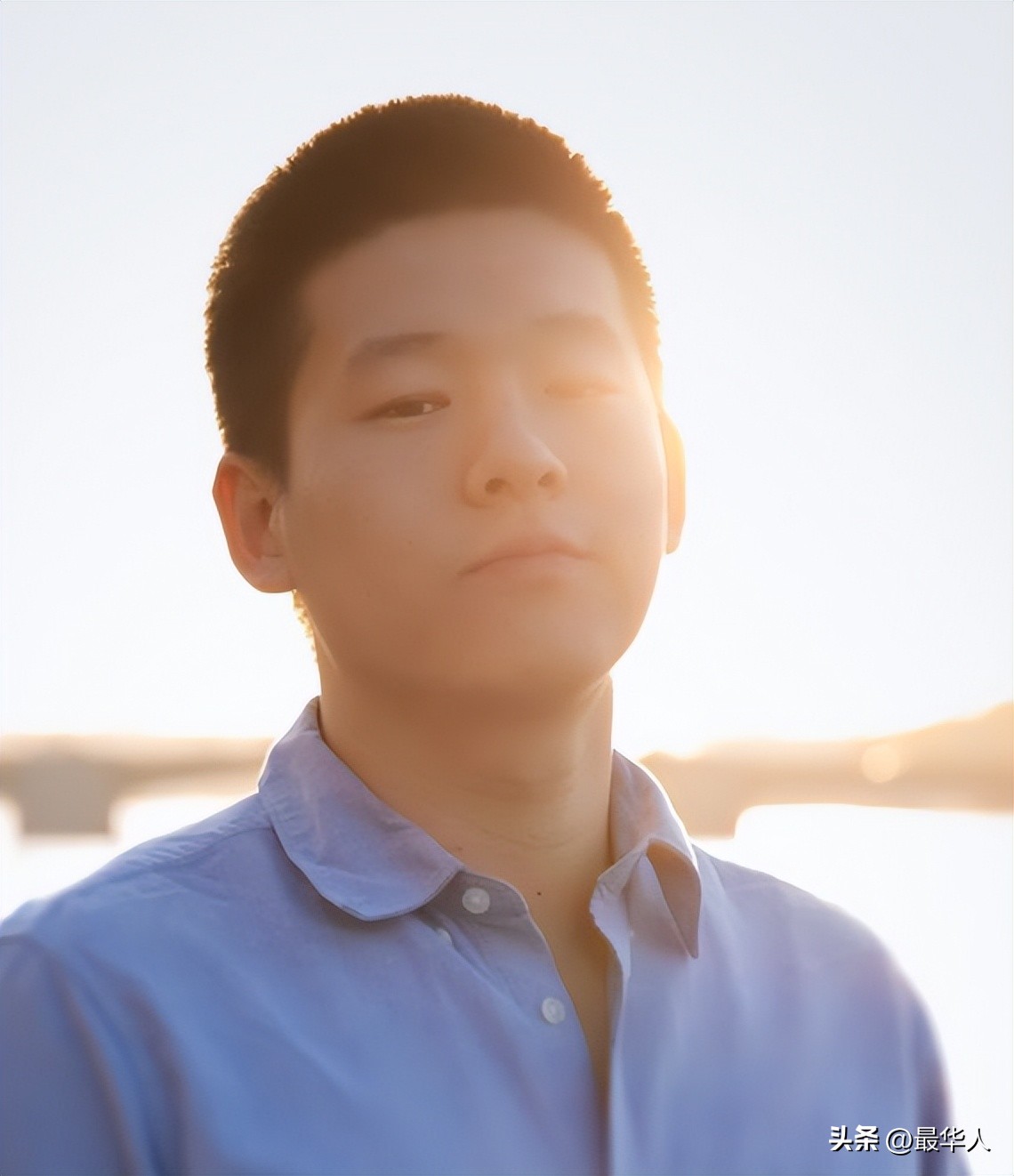 万能充电器发明学生,发明万能充的小伙怎么样了