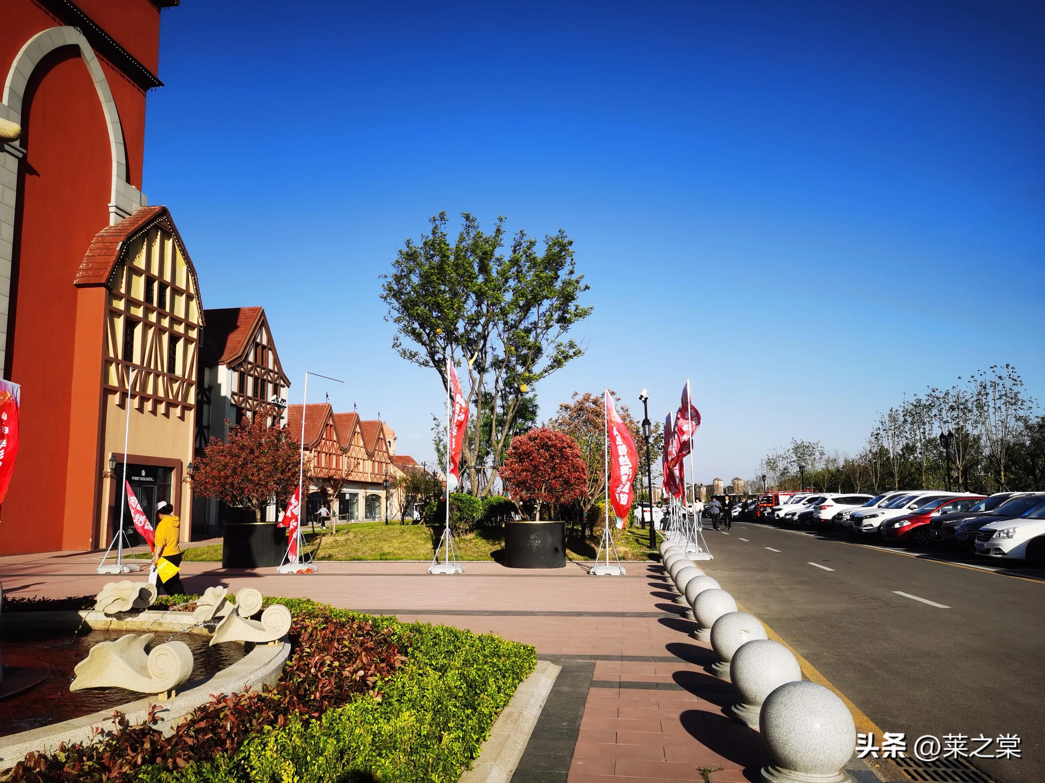 青岛的这家国际品牌卖场开业了，颇具国外风情