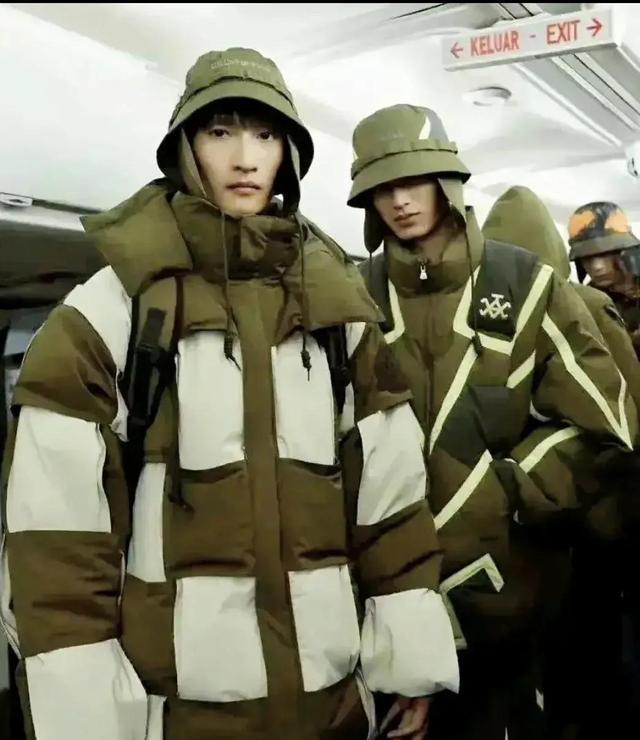 李宁设计日本服装设计师,中国李宁中国风羽绒服