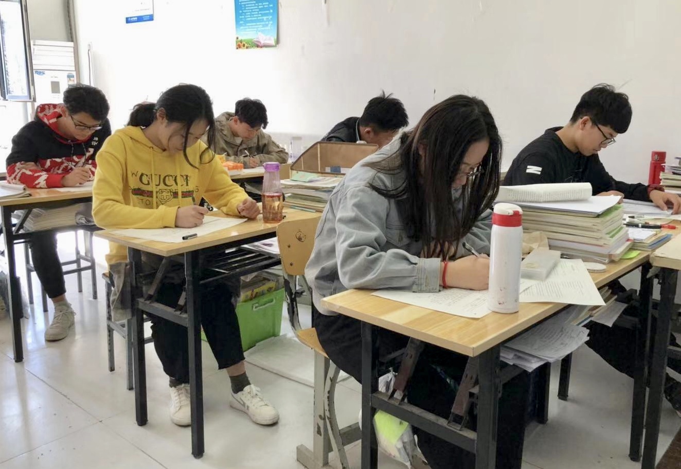 高考复读一年提高200分可能吗,高考成绩不好的孩子能复读吗