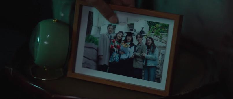 顶级配置拍女版《寄生虫》？欲望冲出屏幕，人性丑恶獠牙藏不住了