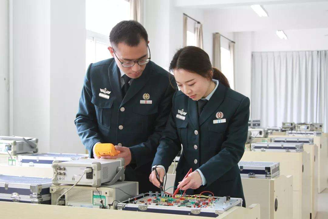 军队文职是最好考的公务员岗位,山东省公务员和部队文职哪个更好