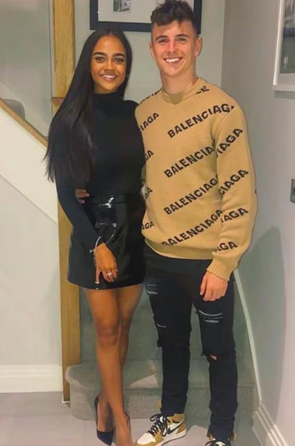 芒特的圈外女友,芒特新恋情