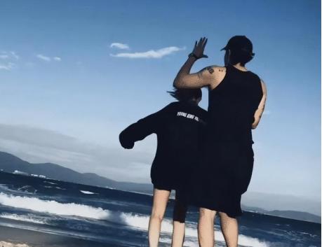 黄子韬徐艺洋出门开什么车,黄子韬带徐艺洋出席活动