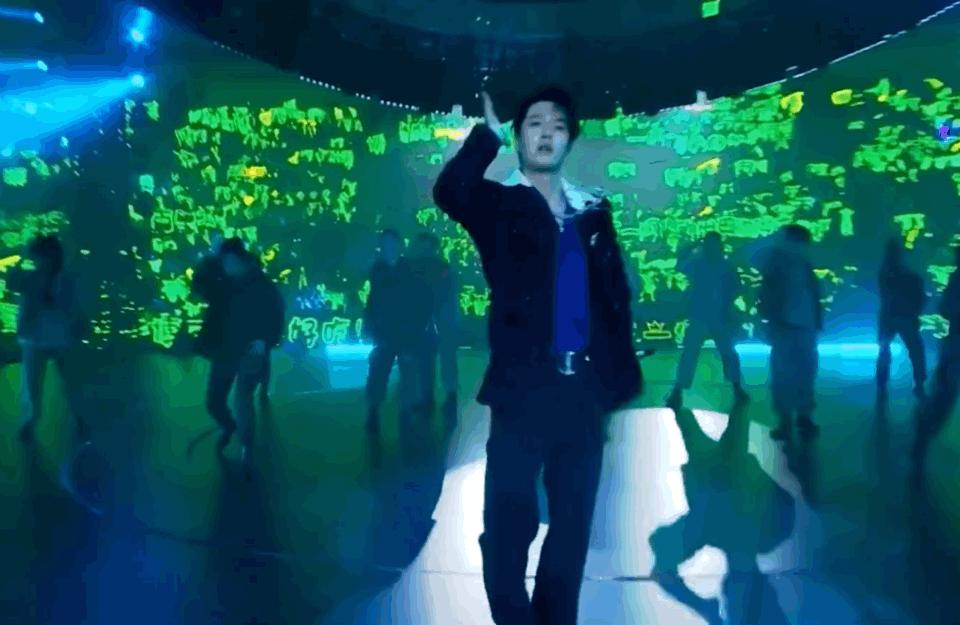 王一博回眸杀蓝湛,王一博跳舞杀马特