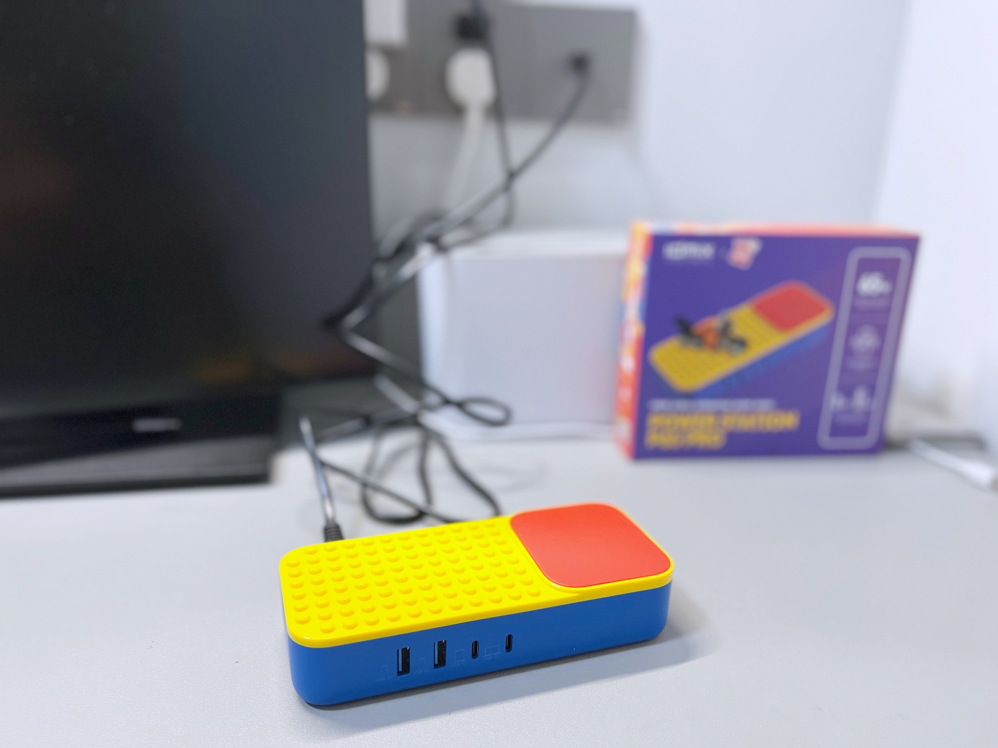 个性化创意“充电站”：IDMIX65W酷玩多功能桌面充