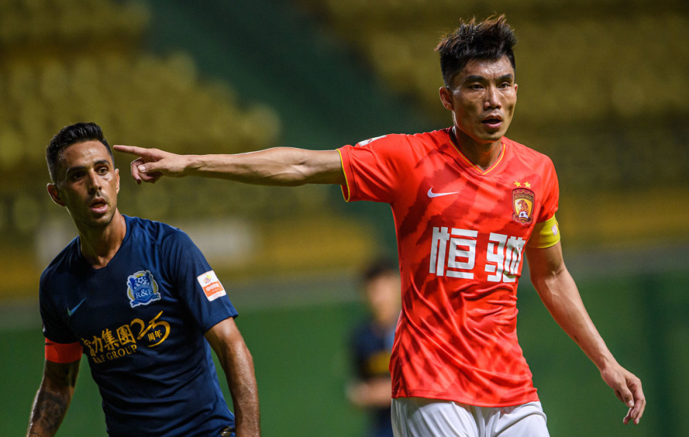 继续坚守广州队，老队长郑智22年生涯赚了多少薪水？数字惊人