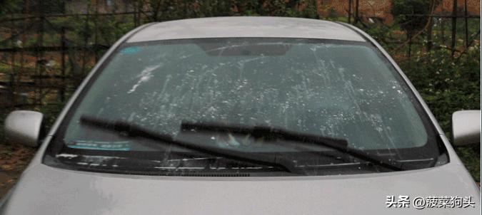 汽车车窗玻璃花了什么原因,汽车玻璃磨花是什么原因