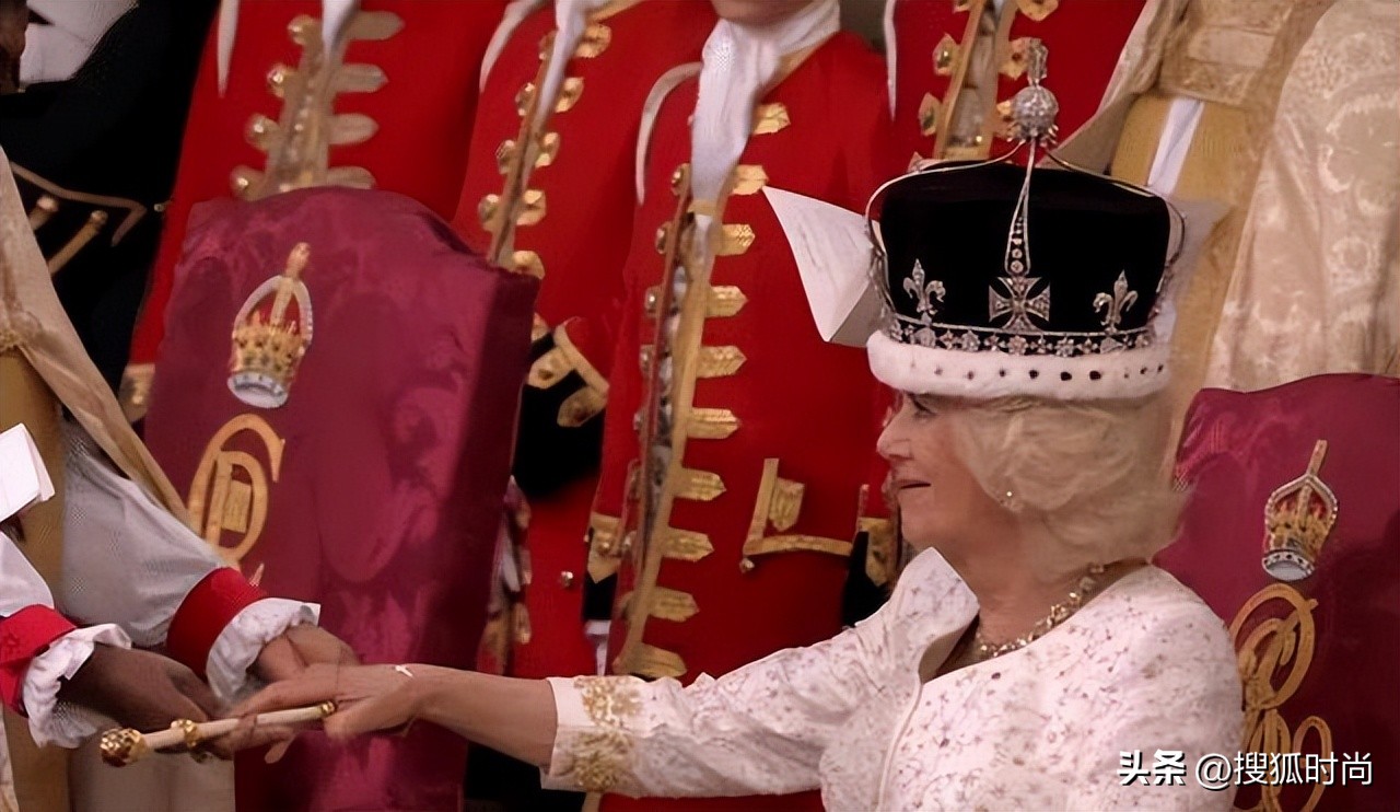 查尔斯三世加冕仪式整个过程,查尔斯三世加冕仪式戴皇冠权杖
