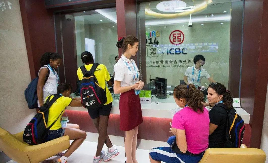 银行宁肯让客户排队也不多开窗口,银行客户排队不耐烦怎么解决