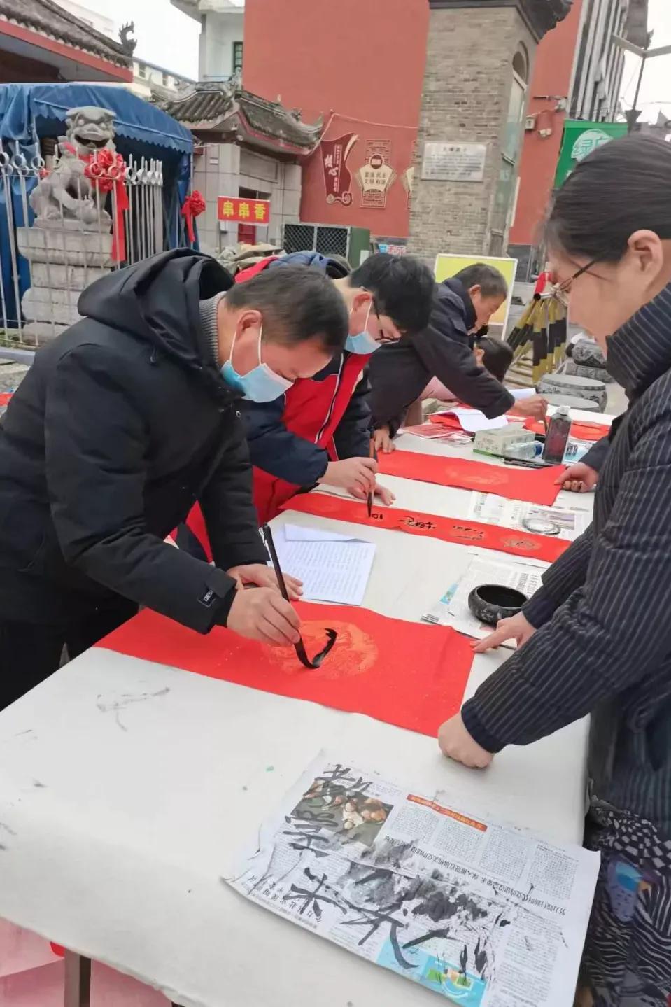 邓州市城区第一小学校：春联送祝福齐心筑和谐