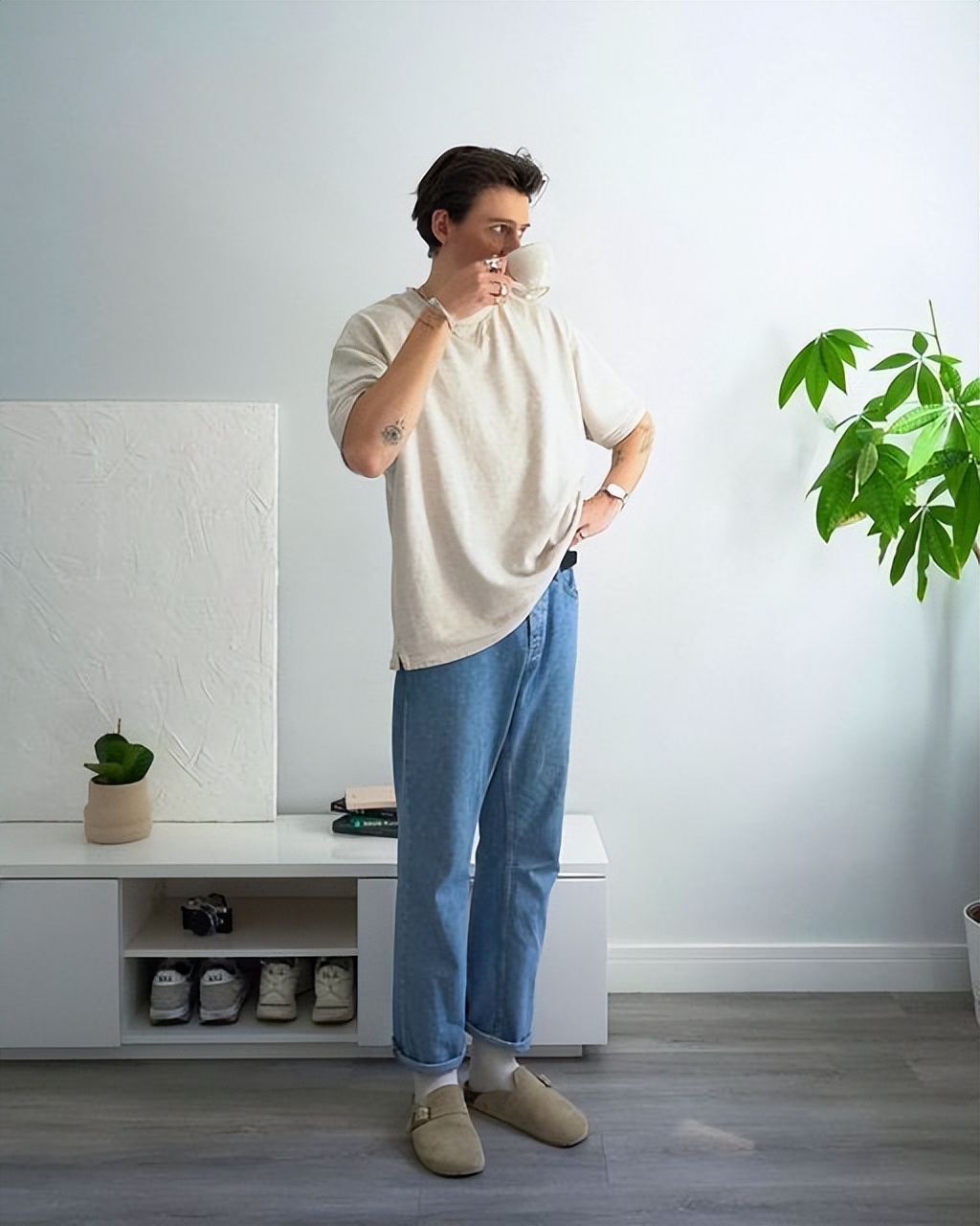 宽大的t恤男怎么穿才好看,宽松的直筒t恤怎么穿男