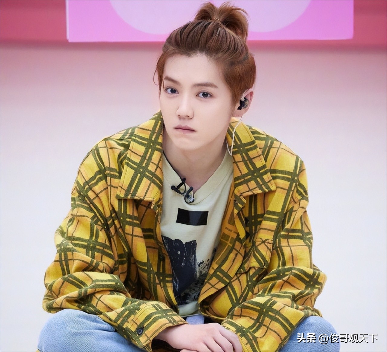 鹿晗创造营丸子头,鹿晗长发丸子头没滤镜版