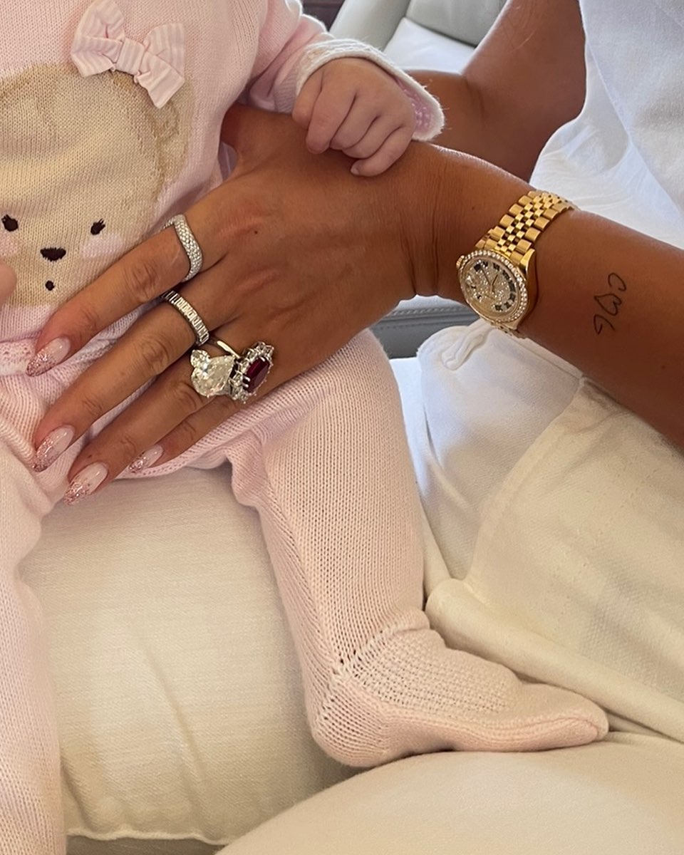 c罗前任伊莲娜日常装,前任还让人念念不忘