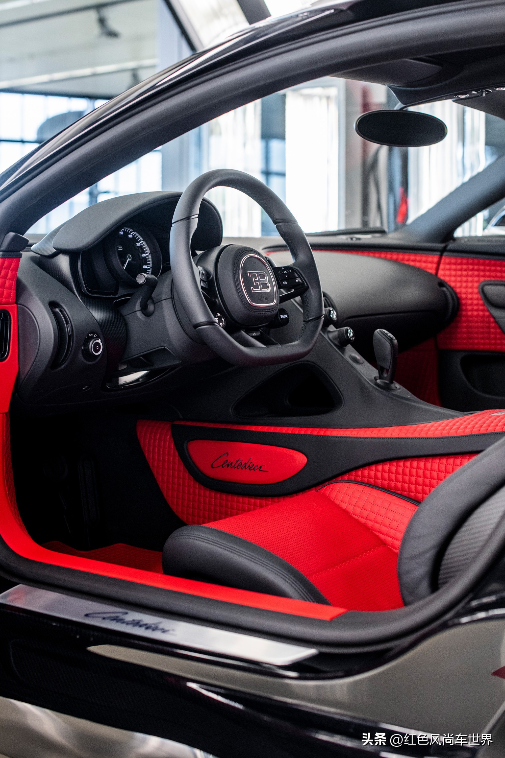 第二辆银色布加迪Centodieci亮相向经典EB110Supersport致敬