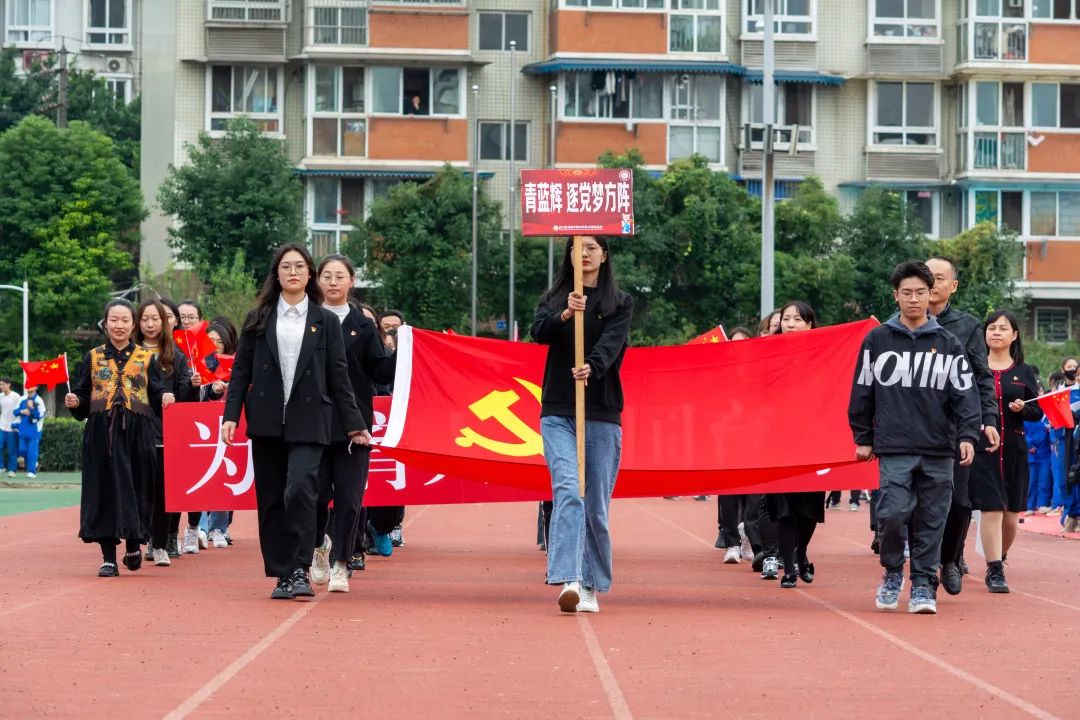 师徒结对薪火传，魔棒点火显智慧！华西中*运学**动会开幕式，燃了