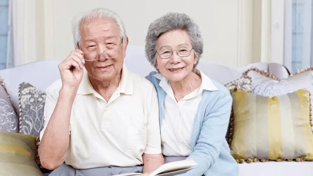 中老年夫妻应怎样生活,人到中年还需要友情吗