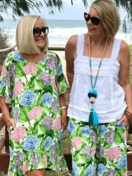 适合中老年人的时尚穿搭,中老年妇女怎么穿搭才好看年轻