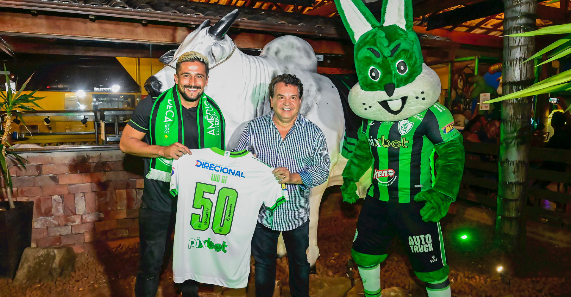 中国第一位购买私人飞机的男足球员出现了:我随时等待国家队征召