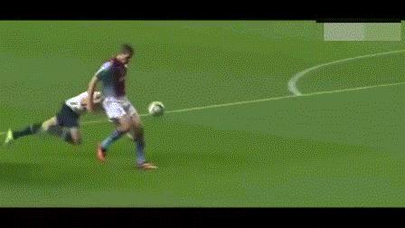 足球场上的尴尬瞬间视频,足球场上的尴尬瞬间笑到肚子疼