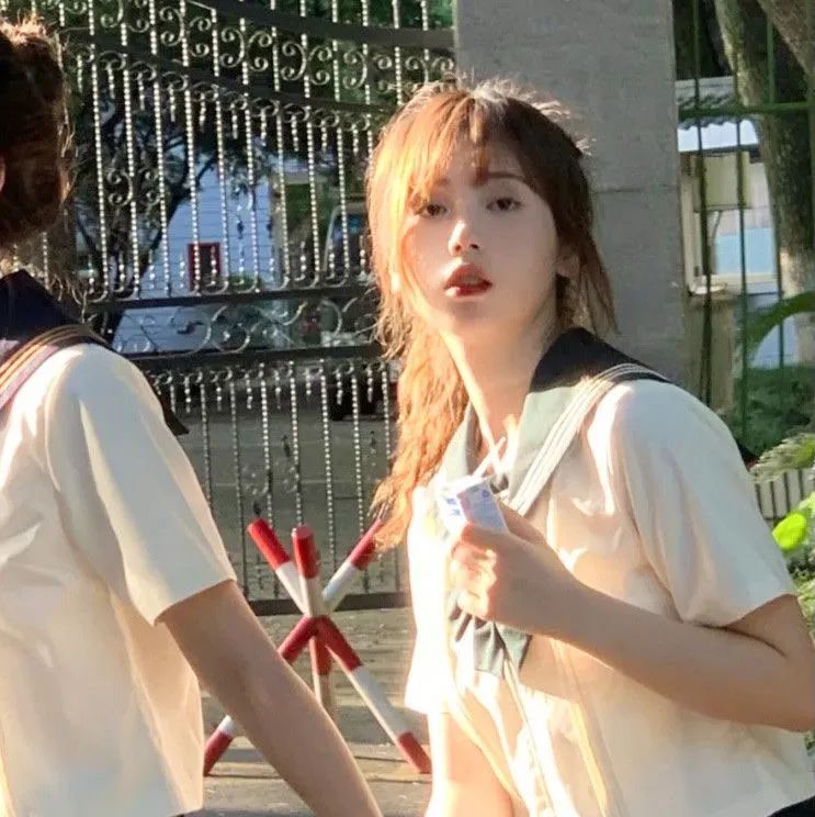 闺蜜头像一左一右真人可爱姐妹,情侣头像和闺蜜头像连在一起的