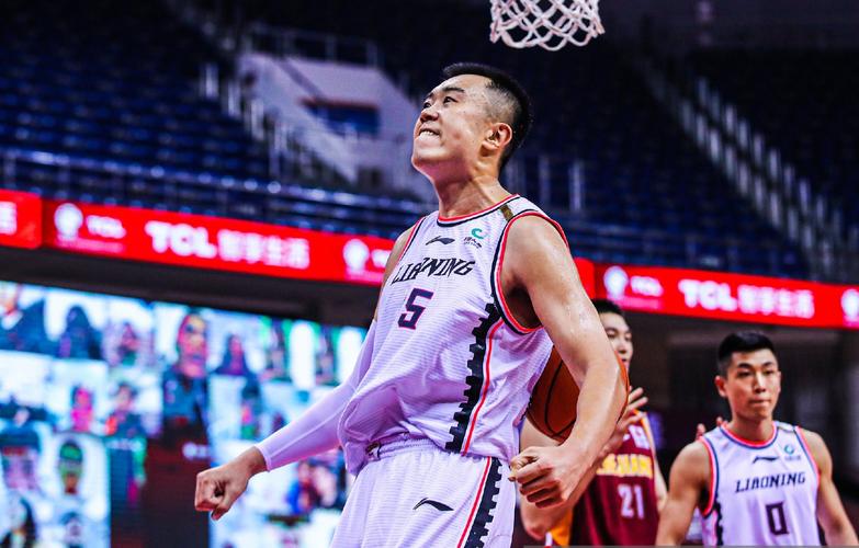 姚明cba各项数据纪录,cba总决赛姚明51分21篮板