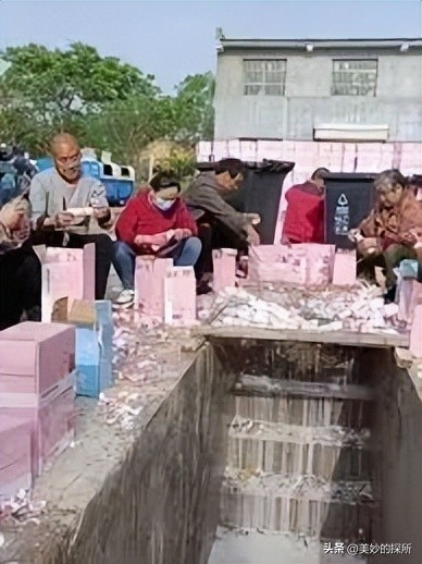 上万人上海深夜露宿街头,上万人深夜露宿街头