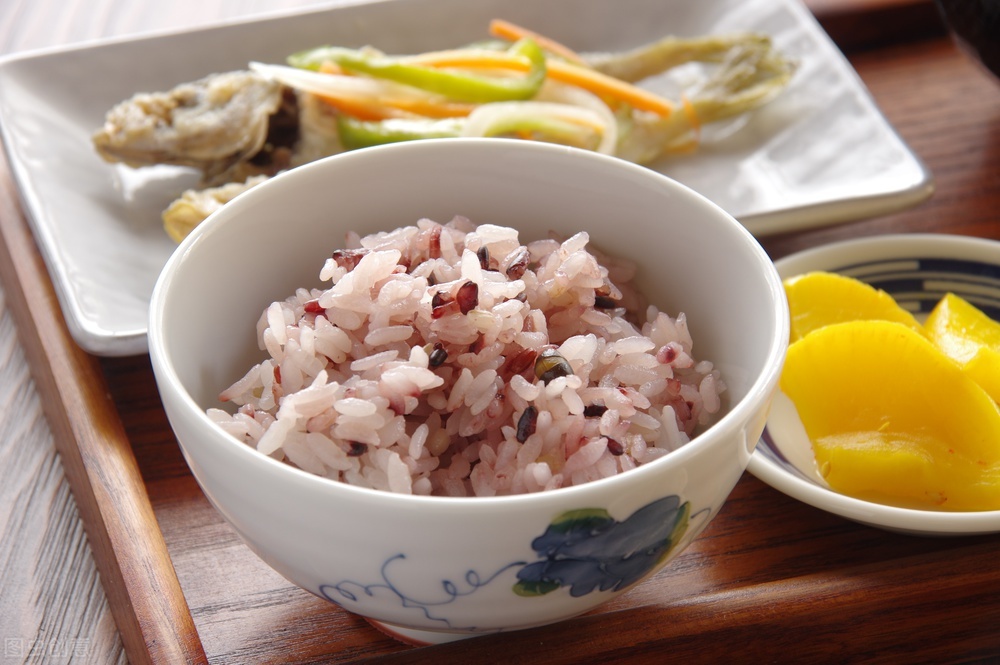 三种粗粮比甜食升糖还快,吃粗粮升糖指数