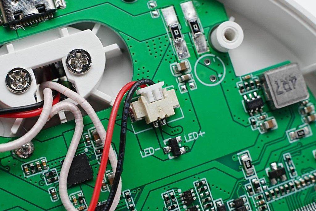 磁吸无线充电宝拆机测评,苹果原装磁吸充电器拆解