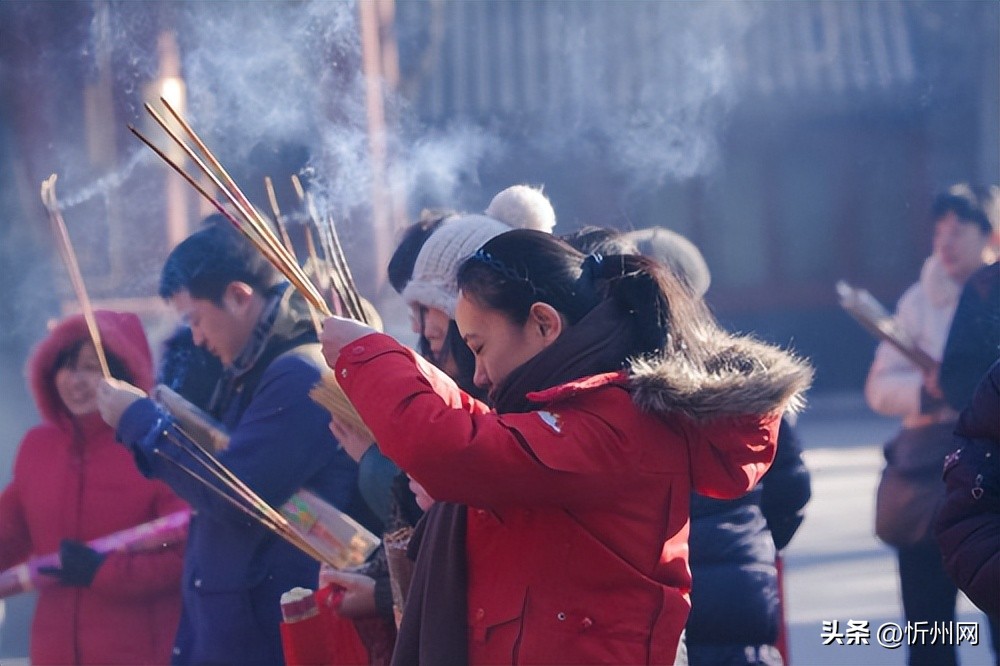 烧香三长两短有什么忌讳,为什么烧香只烧三柱