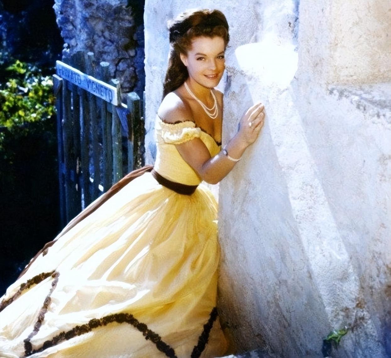 “茜茜公主”的悲情人生：长女夭折，独子自杀，她60岁时死于刺杀